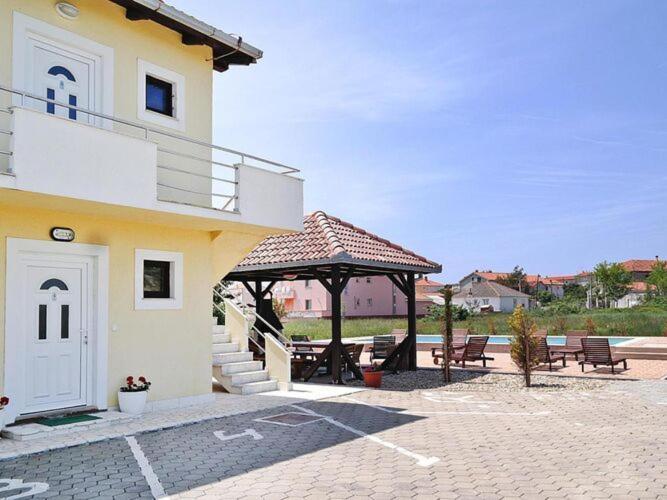 Apartments Lug 2, New And Comfortable With Pool Privlaka  Exterior foto