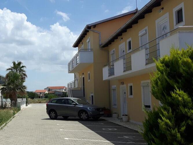 Apartments Lug 2, New And Comfortable With Pool Privlaka  Exterior foto